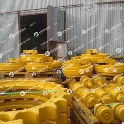 9062405 Каток поддерживающий на экскаватор Hitachi EX270-5